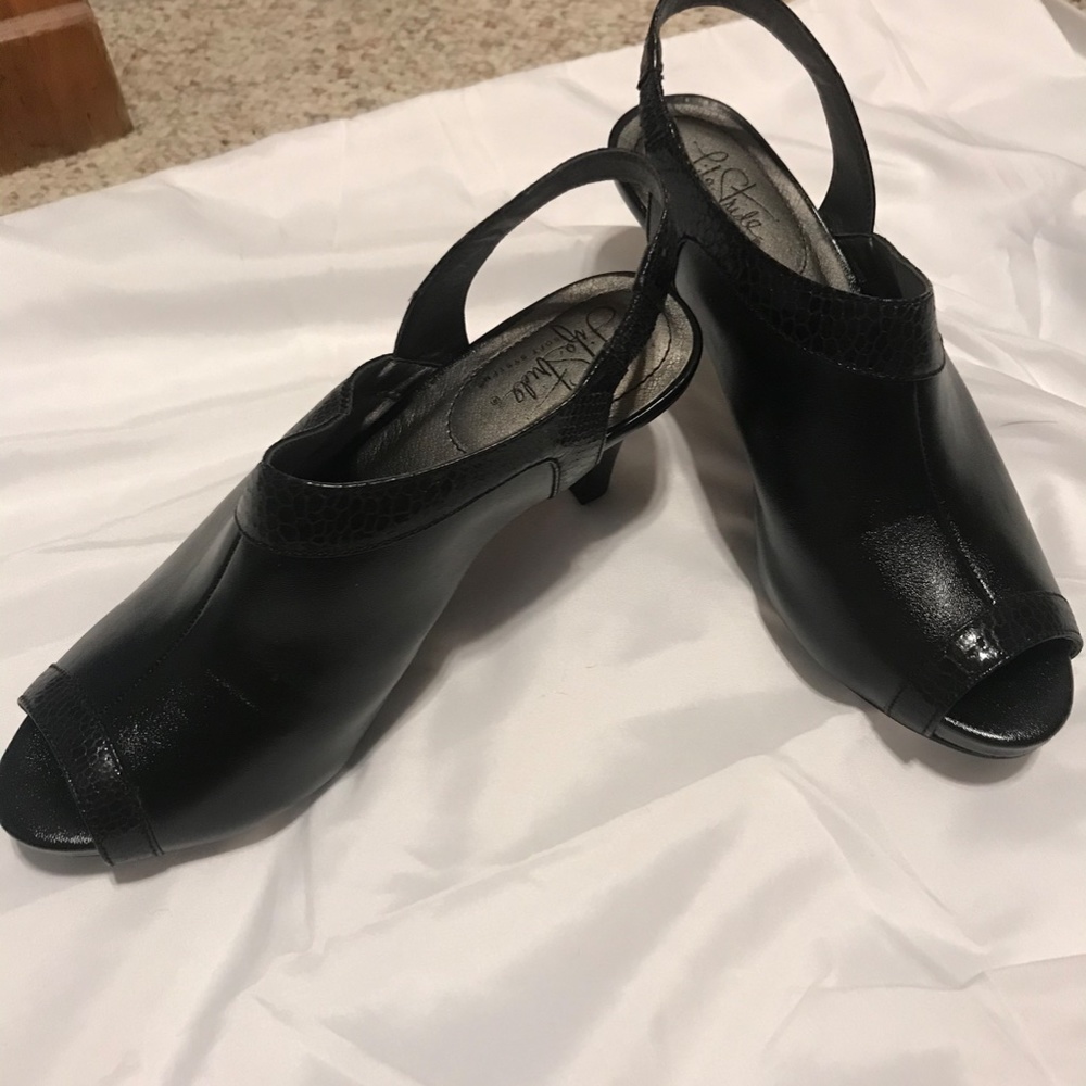 New! Black High Heels 7.5M